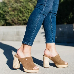 Women Yellow Box Slides>Ambur